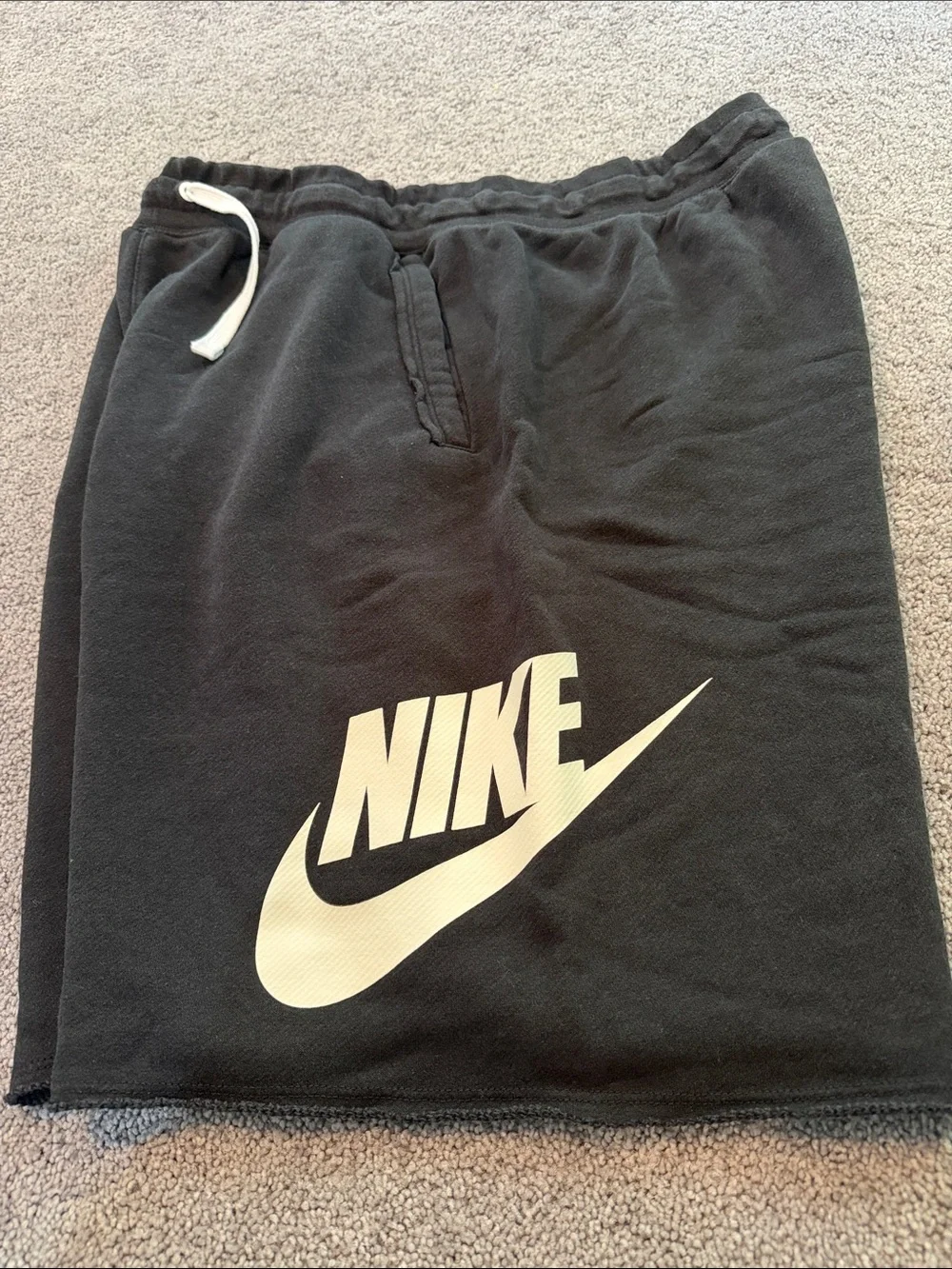 Men’s Nike Shorts - Picture 3 of 5